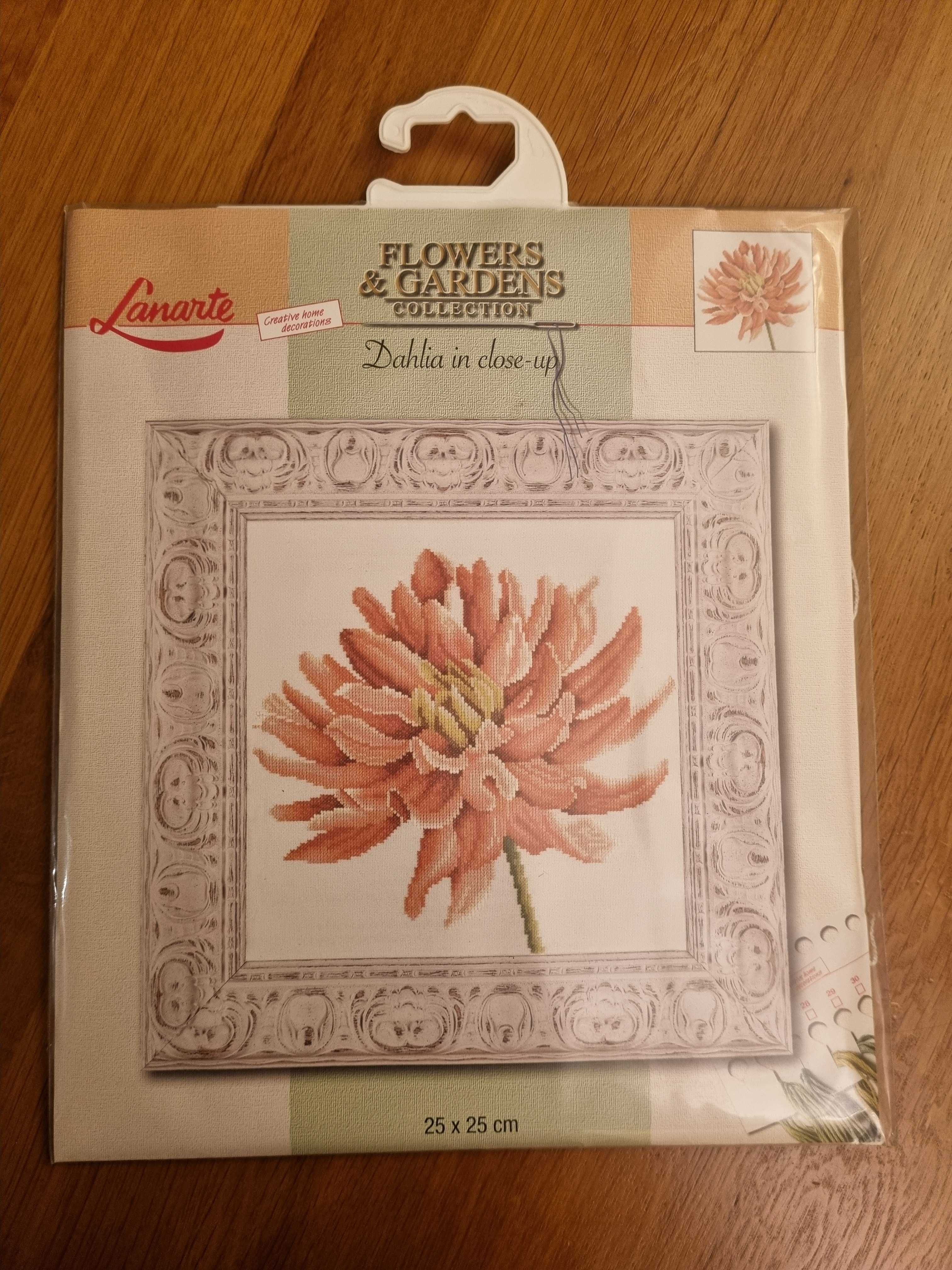Холандски гоблени Lanarte с цветя, размери 25x25