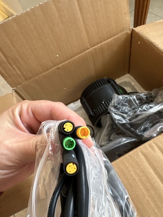 Електромотор с батерия  и дисплей