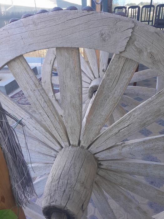 Старинный колесо от арава