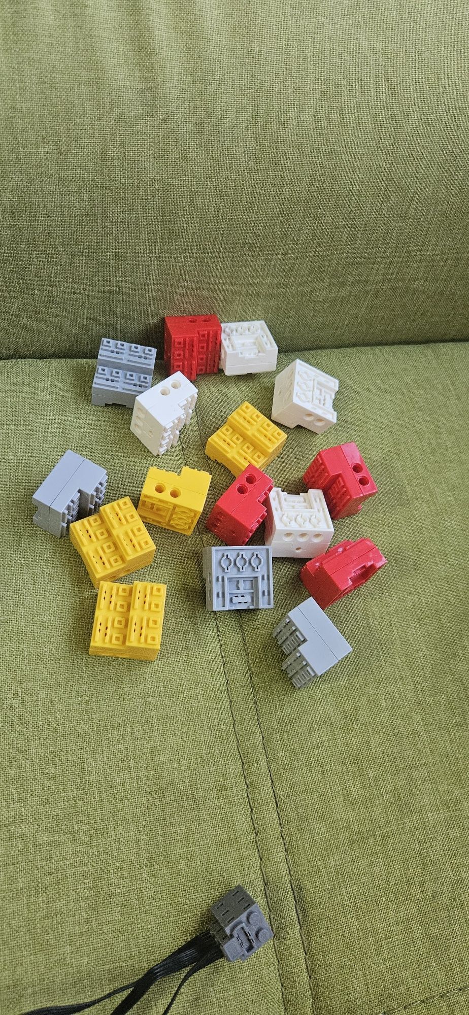 Продавам мотори Lego Power functions
