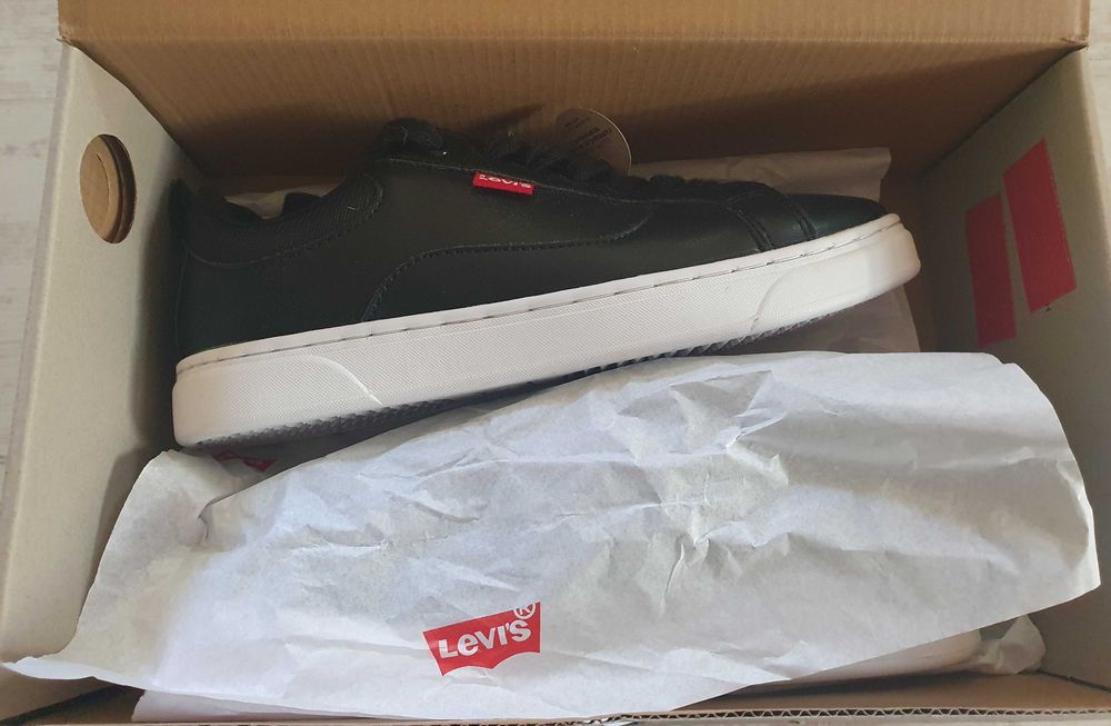Дамски сникърси  Levi's .Размер:37