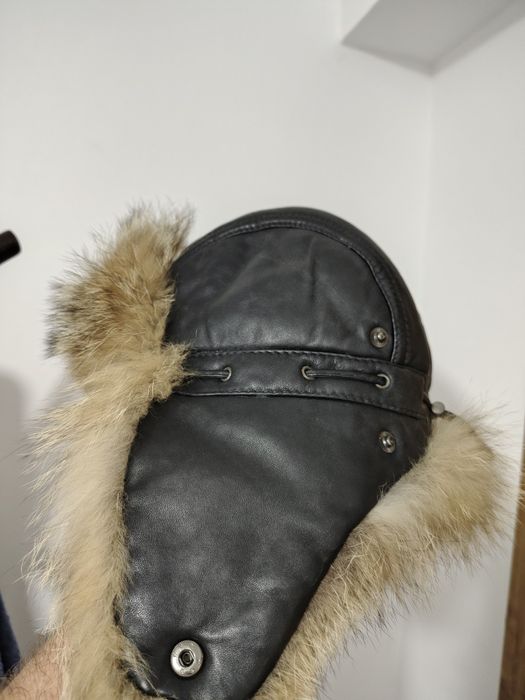 Vând căciulă bărbătească din blană de enot