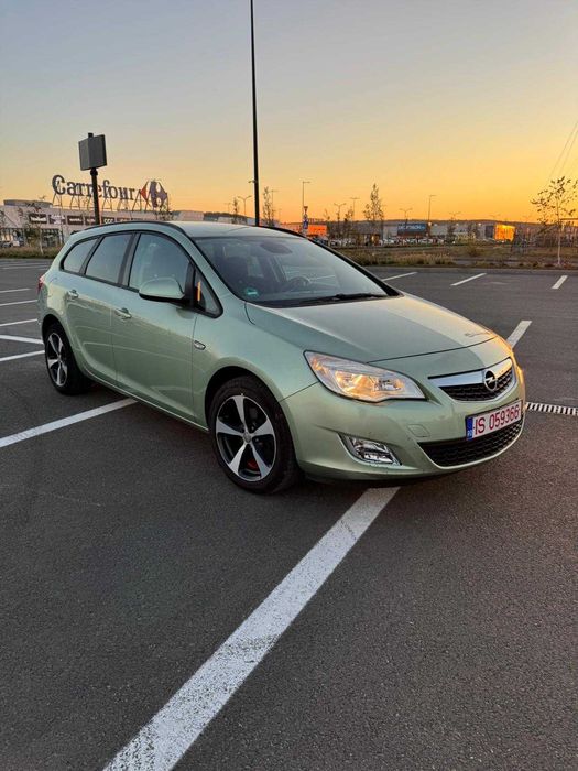 Opel Astra J Sports Tourer 2011 1.7 CDTI