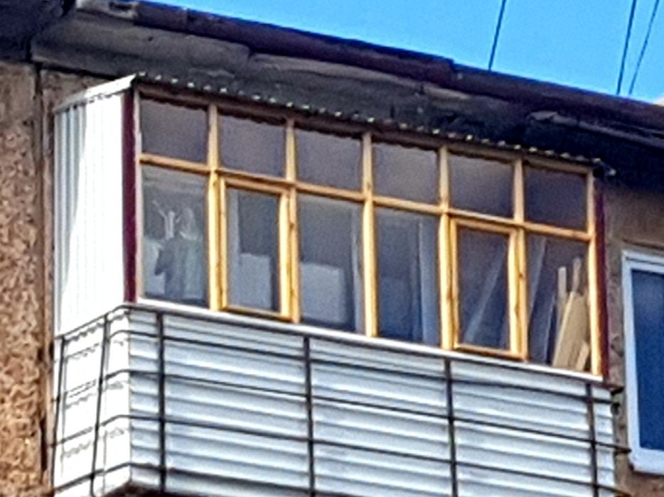 Изготовление деревянных балконов, дверей