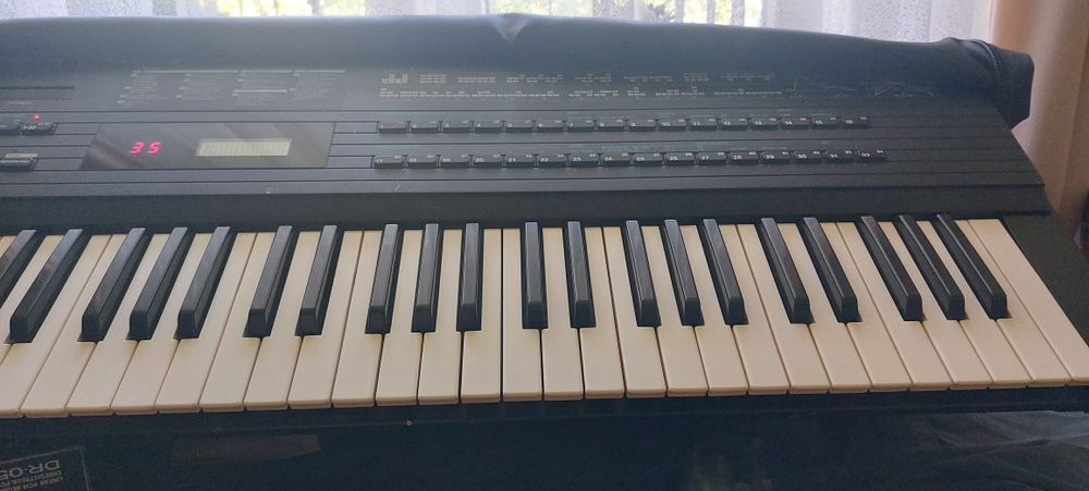 Yamaha DX7S synth