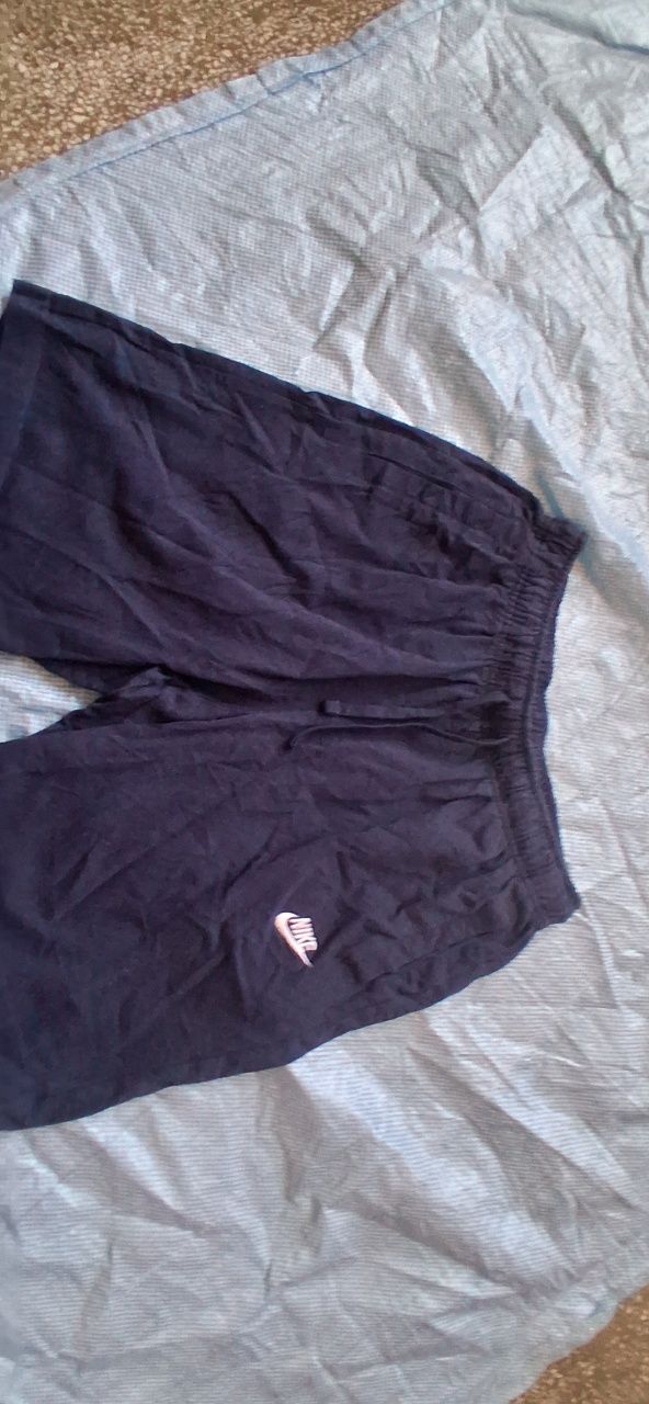 Pantaloni scurți din bumbac gri de la Nike  mărimea m