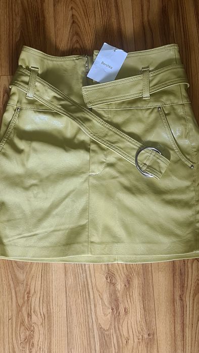 Нова,дамска къса пола