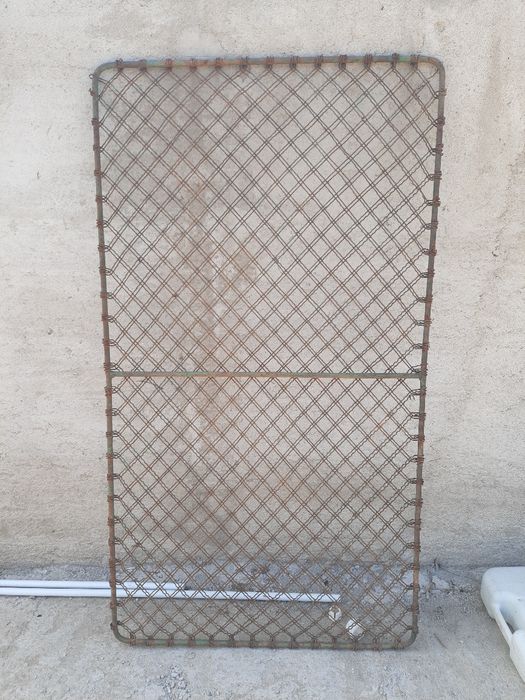 Panou din fier cu plasă