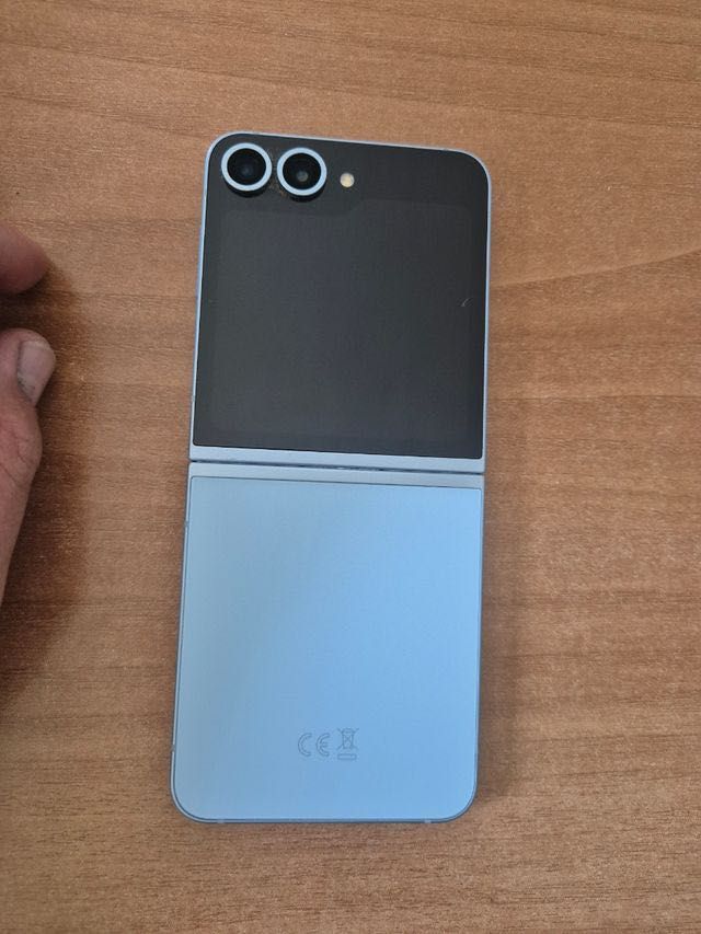 Samsung Z flip 6 256 GB  ПЕРФЕКТЕН !!!