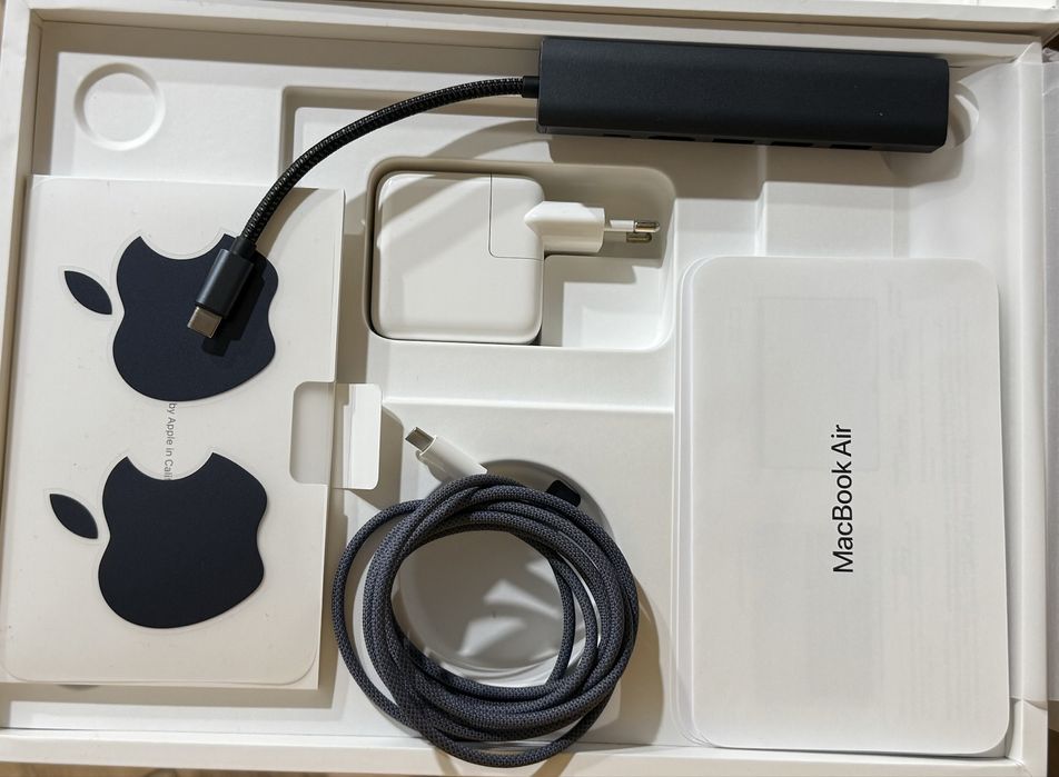 Apple MacBook AIR 13, procesor apple M2, 256 GB SSD, Midnight