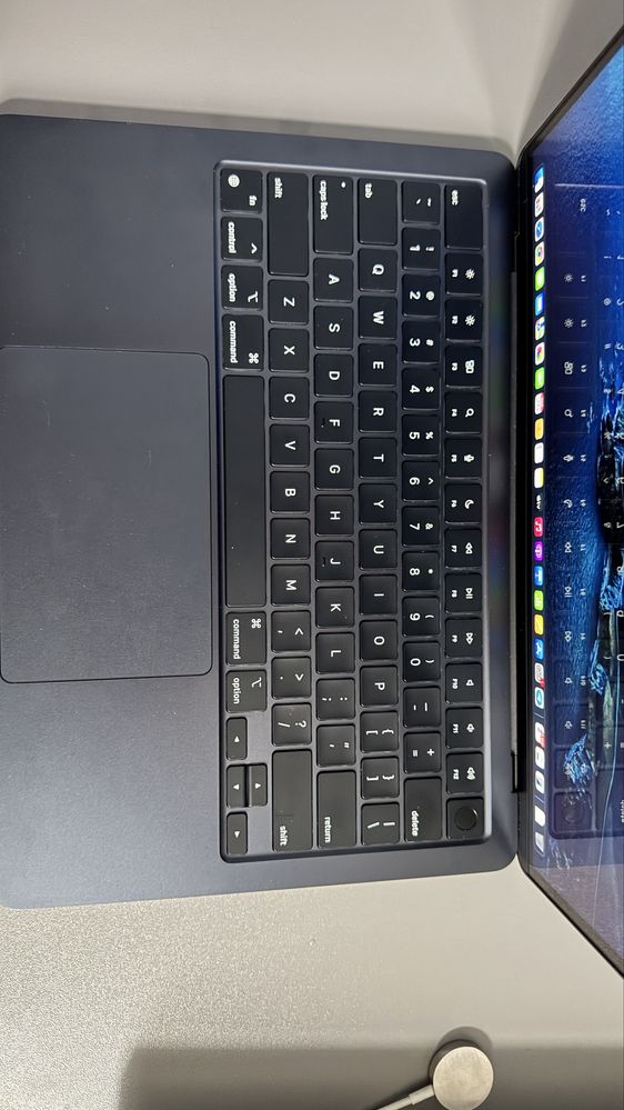 Mackbook m2 air 2022 год