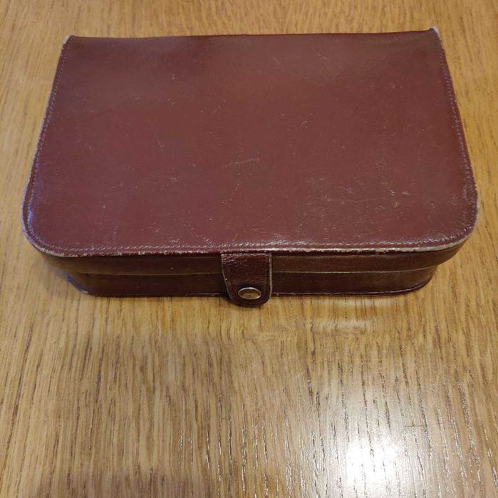 Caseta din piele naturala , de cca 120 ani