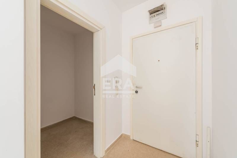Продава се Тристаен апартамент в Варна, м-т Траката - 90 кв.м за 1956 €/кв.м - Снимка #10