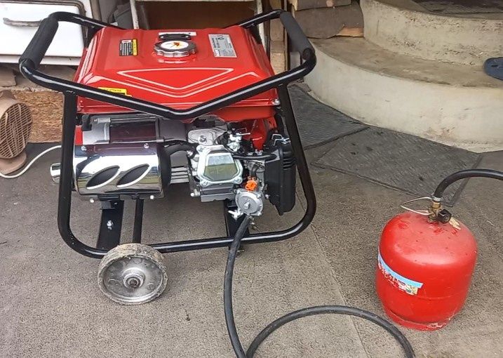 Генератор 220v/12v,2,8 kwt,бензин/ газ-LPG