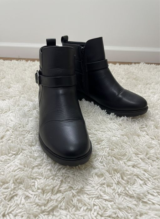 Дамски черни ботита