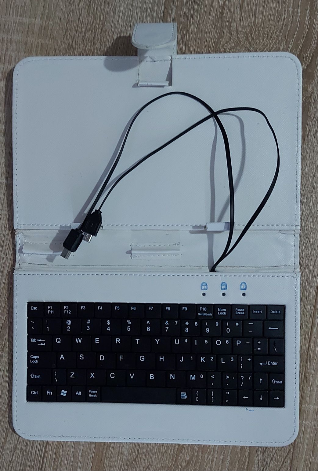 Универсален кожен калъф-клавиатура за  таблети
