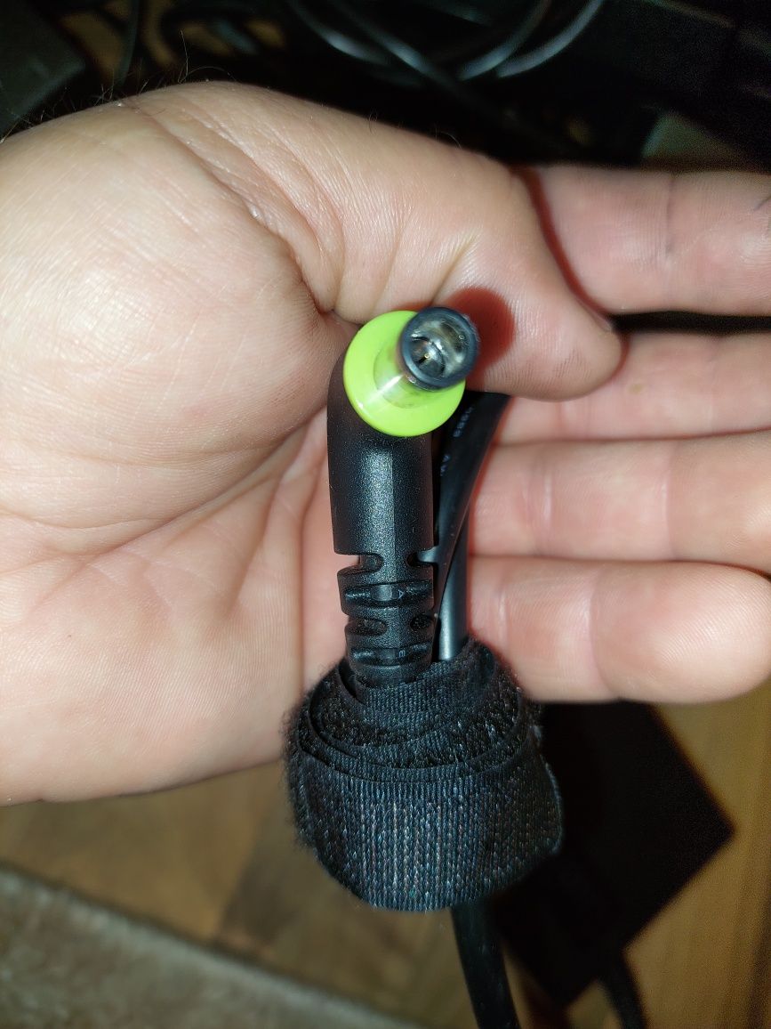 Alimentator la priza de 12v, 6.67A , 80w