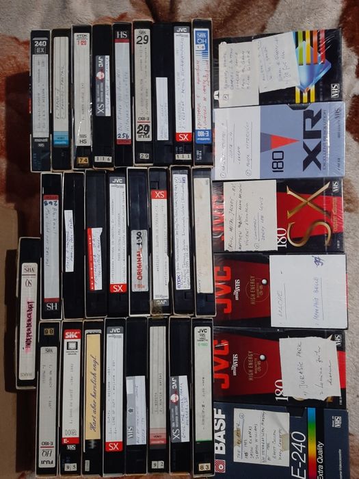 Vând casete video filme vechi traduse vocal în stare bună