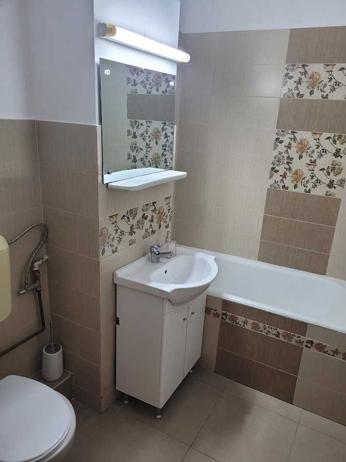 Inchiriez apartament 2 camere, decomandat, centrala, etaj 3, Soarelui