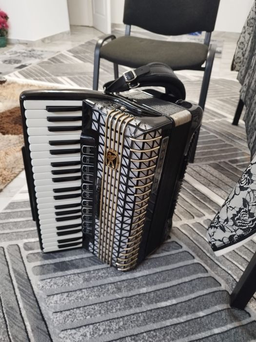 Vând acordeon hohner Atlantic 4 deluxe