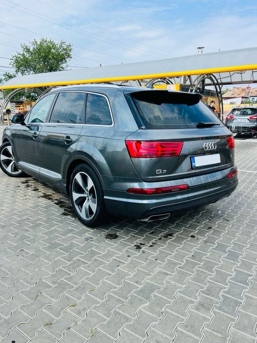 Audi q7 S line 7 locuri stare impecabila ofer diferenta
