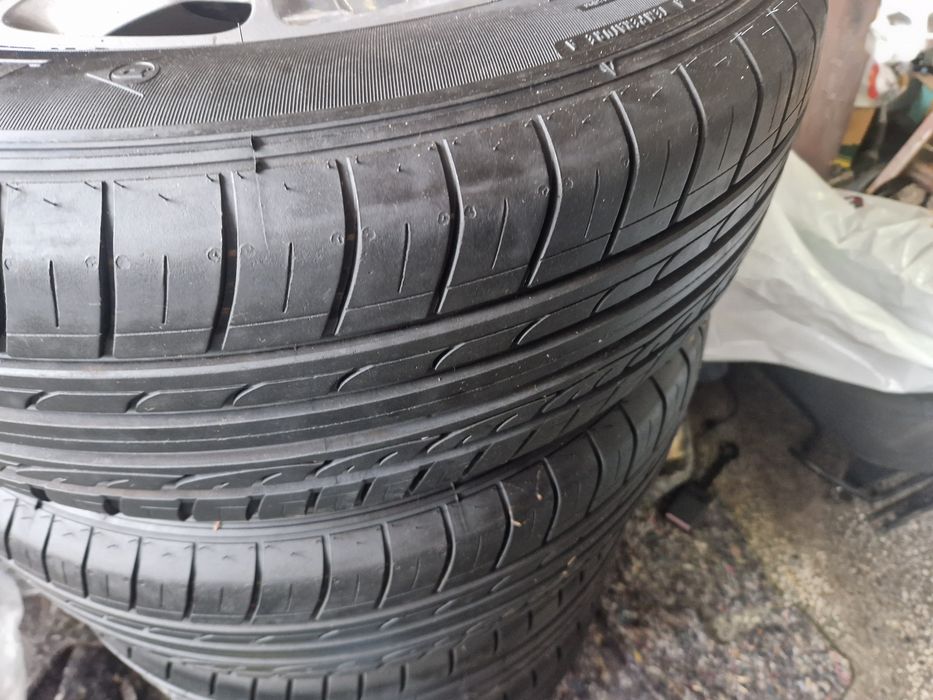 Гуми с джанти дачия дъстер отлично  състояние 215/65/16