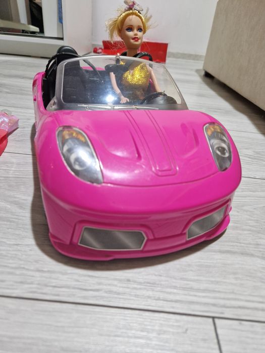 Păpușa cu mașinuța și accesorii