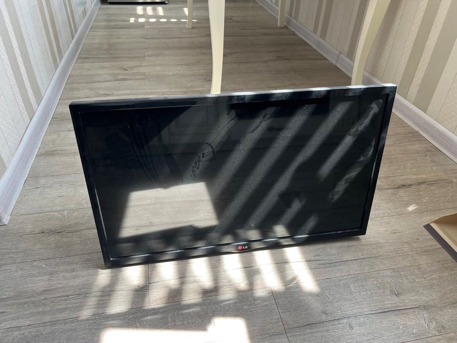 Телевизор LG с диагональю экрана 32 дюйма (81 см)