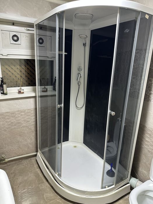 Душевая кабина с раздвижными дверьми