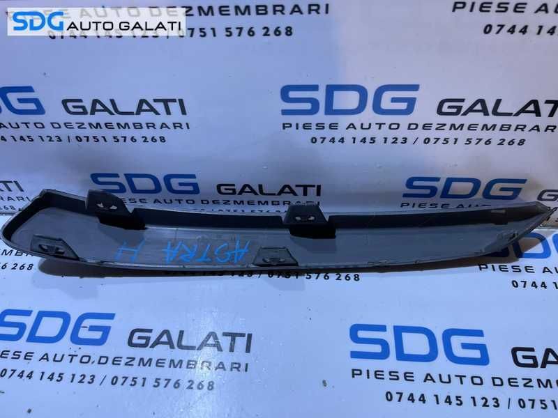 Bandou Ornament Grilaj Dreapta Spoiler Bara Fata Opel Astra H 2004 - 2010 Cod 13121996 [V0255]