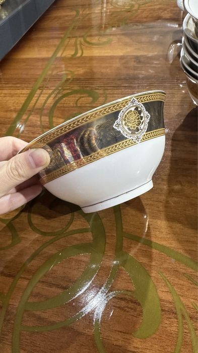 Комплект посуда сотилади . Холати зор. 12 персоналик