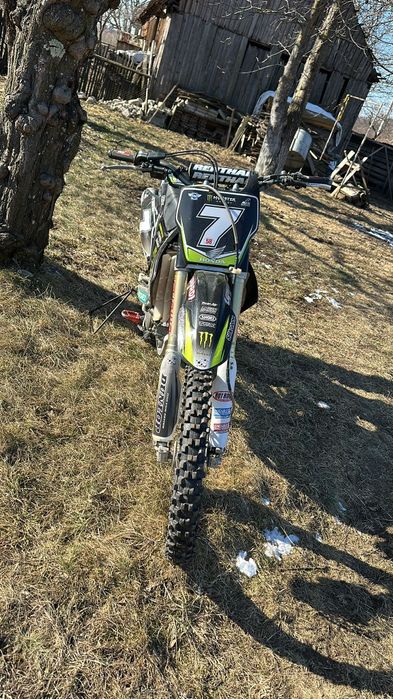 Vând cross honda 250cc