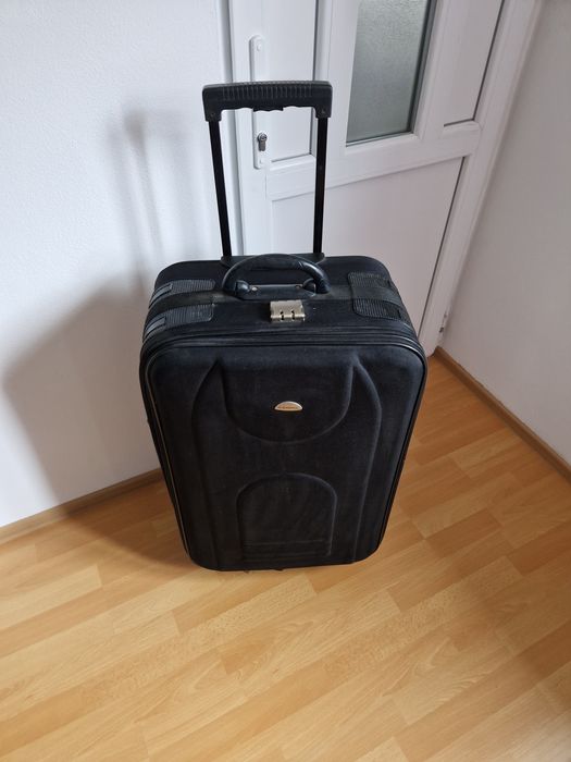 Vând troleu pentru călătorii