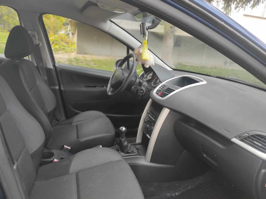 Спешно продавам Пежо в идеално състояние!