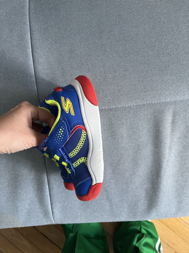 Adidasi skechers masura 25