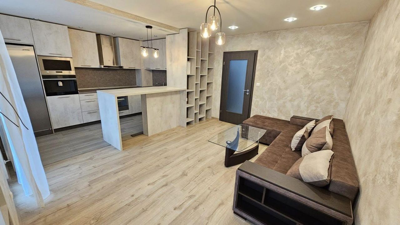 Дава се под наем Тристаен апартамент в София, Лагера - 100 кв.м за 800 € - Снимка #2