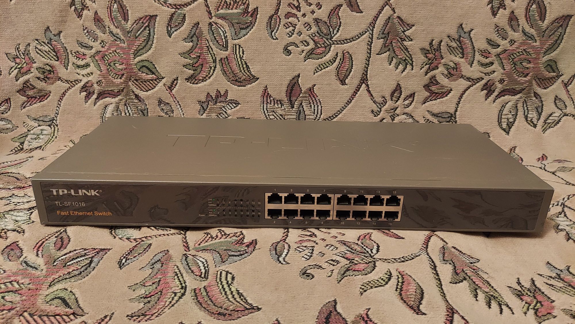 Комутатор TP-LINK TL-SF1016