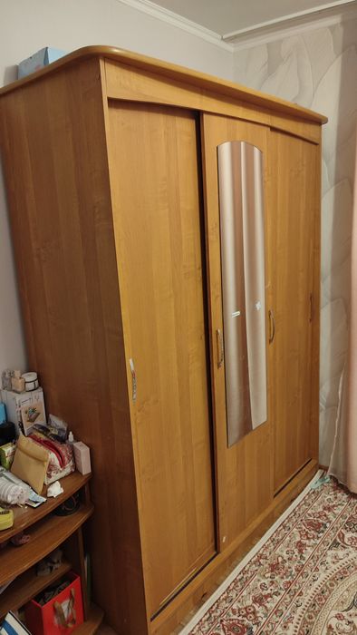 Продаю срочно шкаф купе