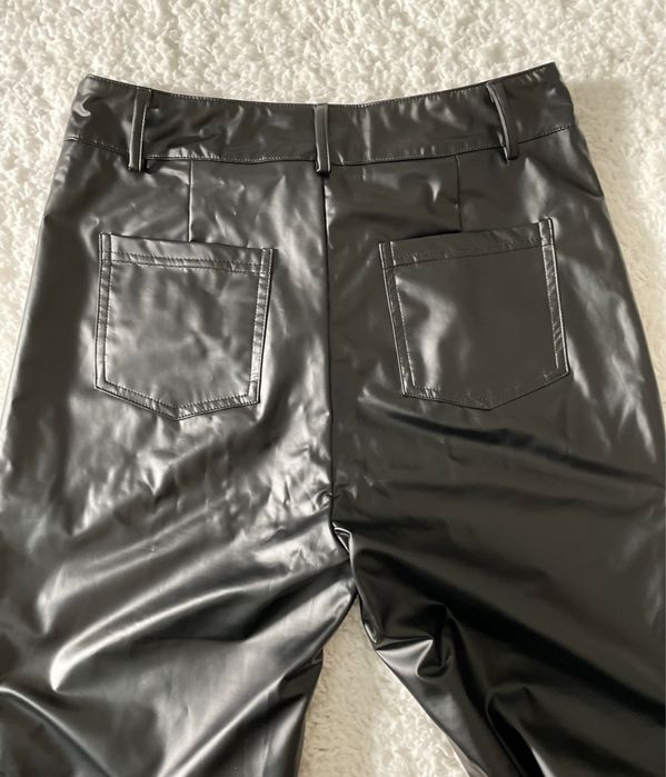 Кожен панталон С/М размер ново