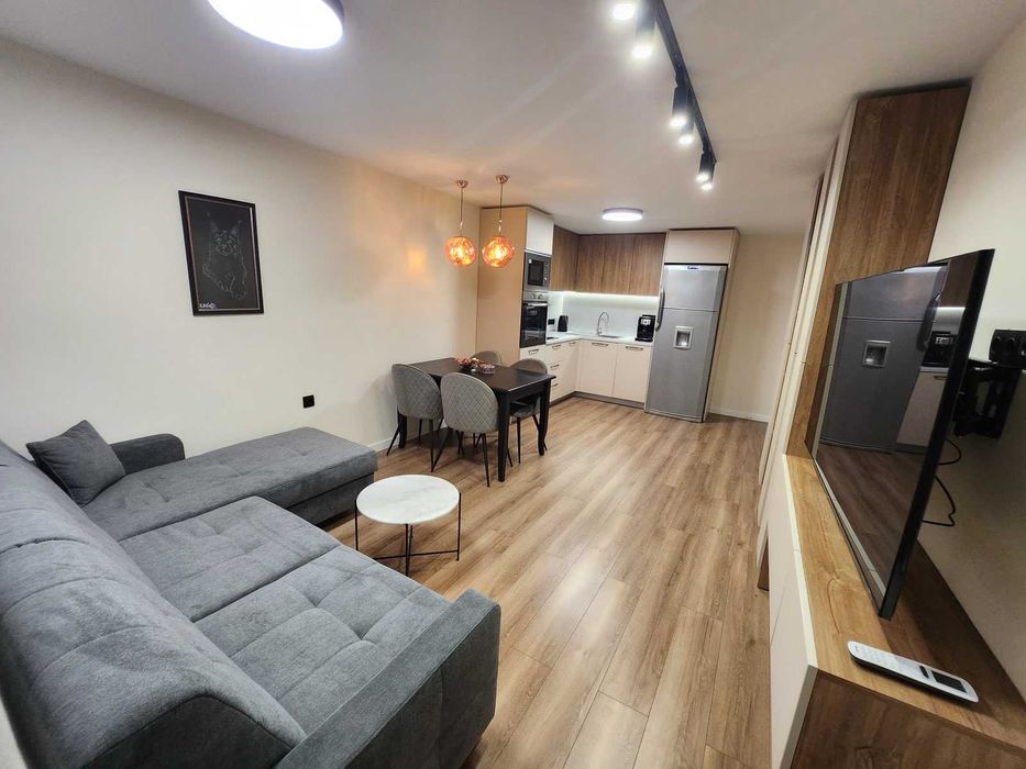 Дава се под наем Тристаен апартамент в Варна, Чайка - 67 кв.м за 950 € - Снимка #1