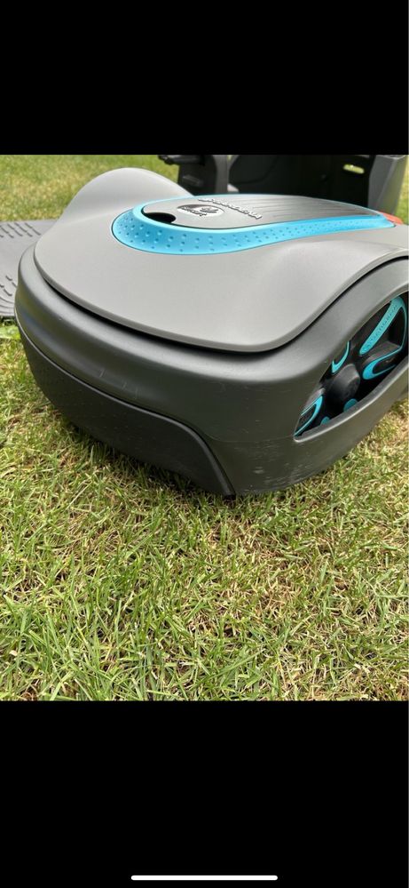 Gardena Sileno Smart Life 750 робот за косене с гараж