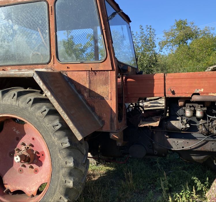 Vând tractor UTB650