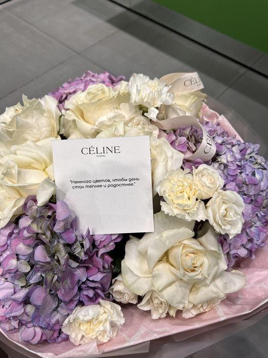 Цветы  срочно  продам, торг  есть, с коробкой,  записка и уходка.