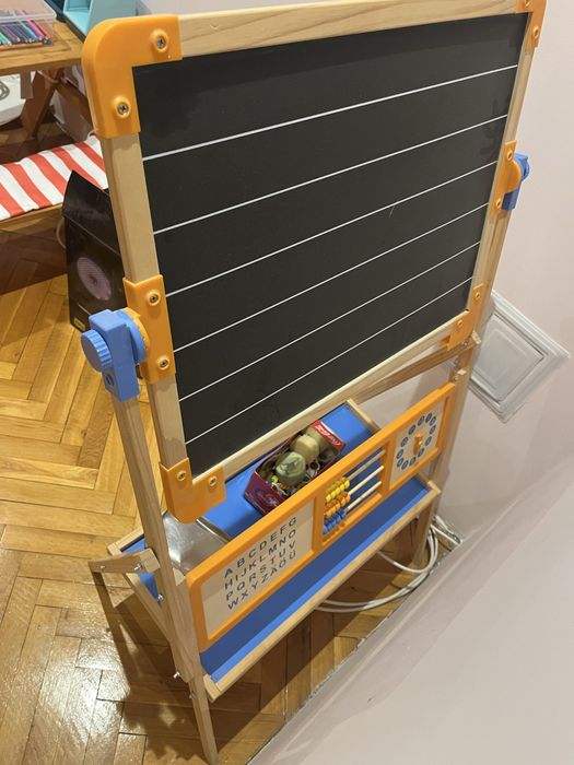 Детска дъска с магнити и тебешири