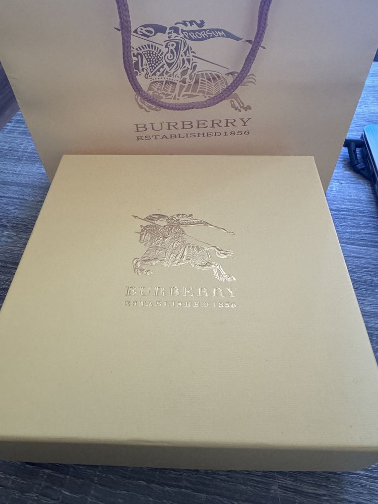 Продавам колан Burberry