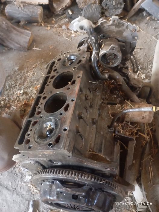 Ford fransit matori sotiladi
