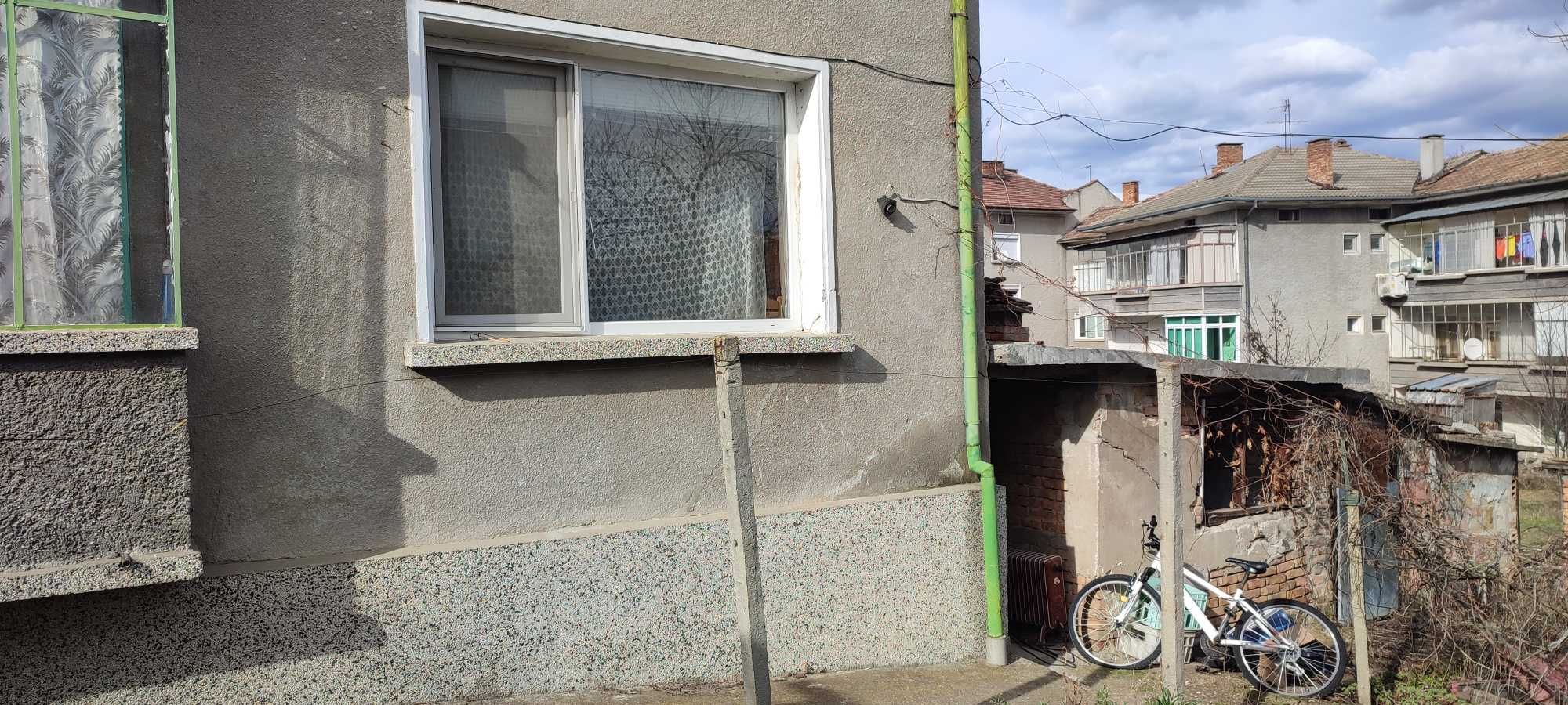 Продавам етаж от къща