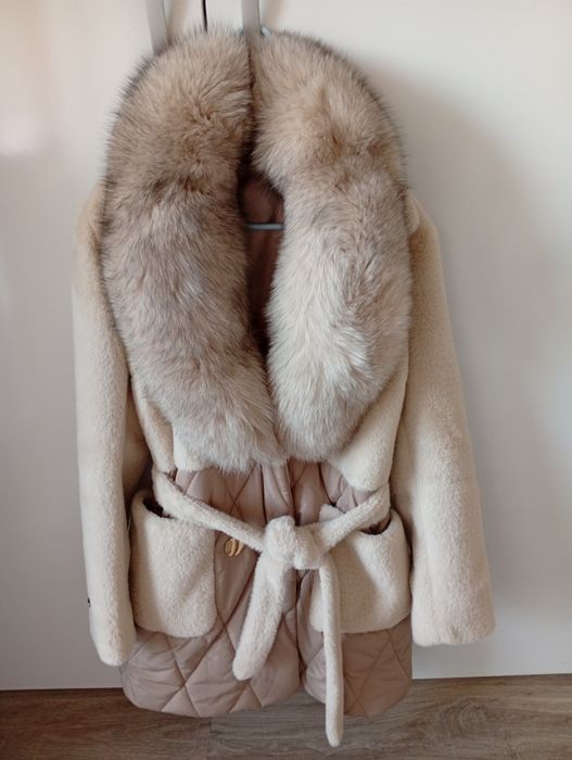 Бежово палто с естествен косъм-алкантара и лисица ново