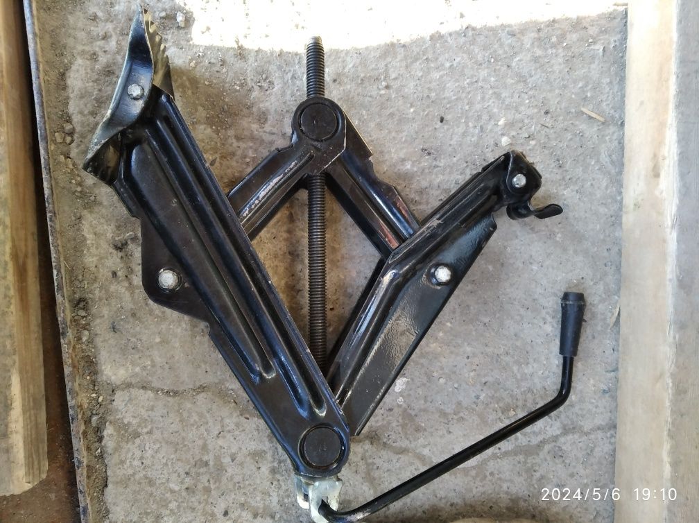 Продам 3 разных домкрата