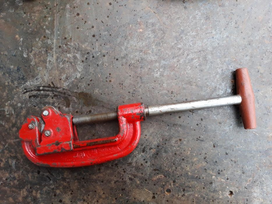 Dispozitiv taiat teava